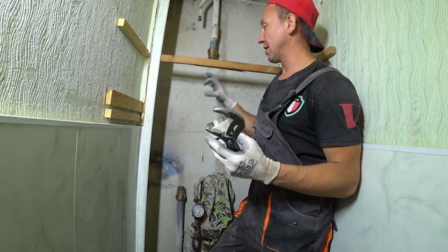 Установка перемычки на полотенцесушитель при помощи Гебо Jennifer Fittings