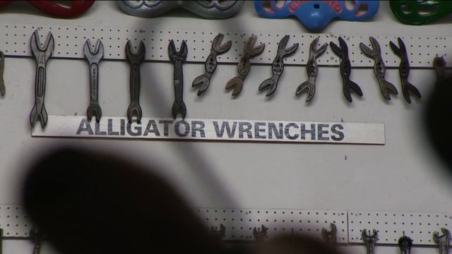 One man's trash is one Marsing man's wrench collection смотреть онлайн