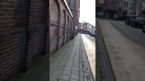 Видеосюжеты - Открытый общественный писсуар в Брюсселе, Бельгия. И писсуар стоит на улице Европы.