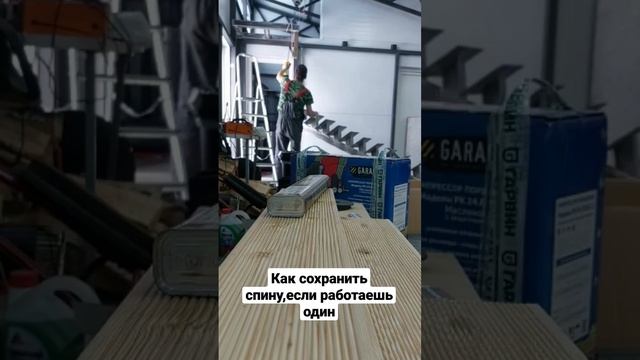 Монтаж лестницы на монокосоуре. Лестницы в Москве