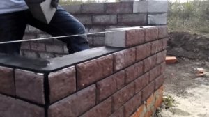 Кладка цоколя из кирпича СКЦ (тяжёлого бетона).
