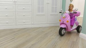 София Играет в Салон Красоты с Принцессой Рапунцель