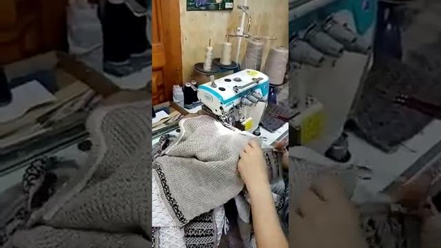 Курс обучения , трикотаж вязанный. Сборка на оверлоке изделия ( жакет вязанный). смотреть онлайн