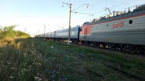 Электровоз ЭП1М-671 и ЭП1М-406 с поездом Минск-Минеральные Воды.