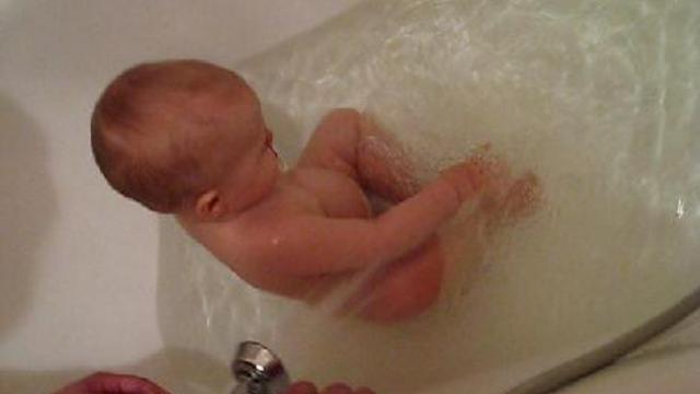 Александр моется смотреть онлайн