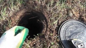 БУРЕНИЕ В ТЯЖЁЛОМ ГРУНТЕ   БЕНЗОБУРОМ  , ДЕЛАЮ ЛУНКИ под СТОЛБЫ.