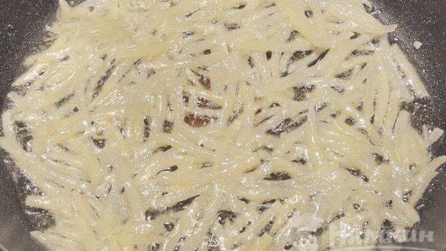 Салат Гнездо глухаря с маринованными шампиньонами