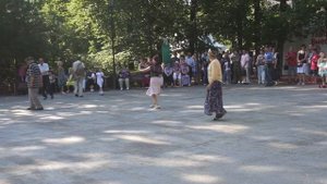 Бабули пляшут ... это надо видеть .....Grandmothers dance ... you need to see this .....