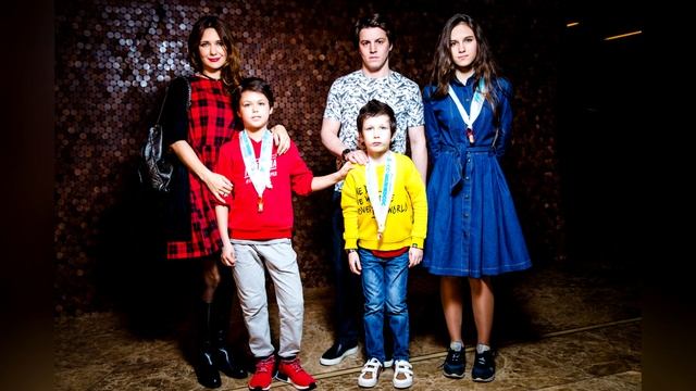 Екатерина Климова впервые за долгое время показала всех детей от трех браков смотреть онлайн