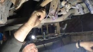 Восстановление подрамника BMW X5 E53. Убираем домик из задних колёс