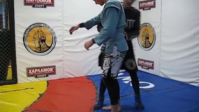 ОПАСНО- неправильное исполнение посадки приводит к травмам. смотреть онлайн