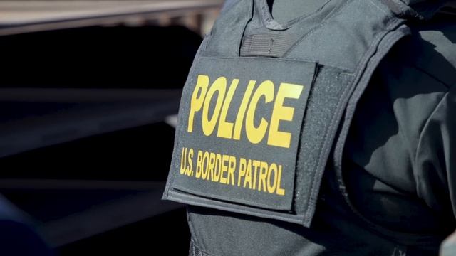 President Donald Trump Tours the Progress on the Border Wall in San Diego, CA смотреть онлайн