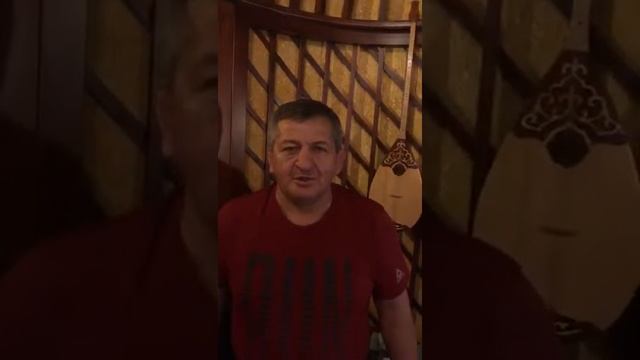 Хабиб Нурмагомедов и его отец АбдудМанап поздравляют Асылхана с дочерью смотреть онлайн