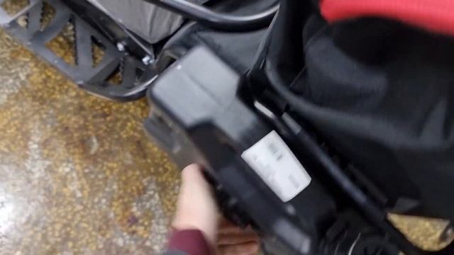 Жирная комплектация снегохода STELS КАПИТАН 200 XE с дополнительными канистрами и другими опциями. смотреть онлайн