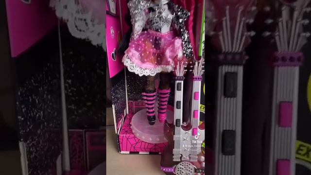 Одеваем куклу ? #кукла #lolomg #lolomgremix #кукла #лоломг #unpacking смотреть онлайн