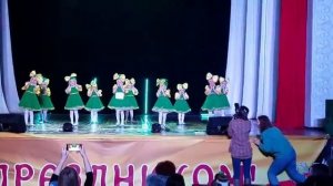 Коллектив народного танца "Феерия" (младшая группа) т.к "А я чайничала"