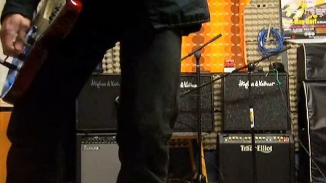 Fender Jaguar (jazzuar) with Jazzmaster PU`s and a waste of time! смотреть онлайн