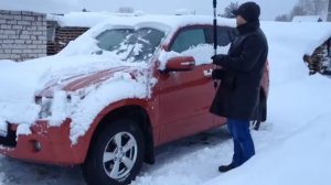 Как правильно очистить автомобиль от снега