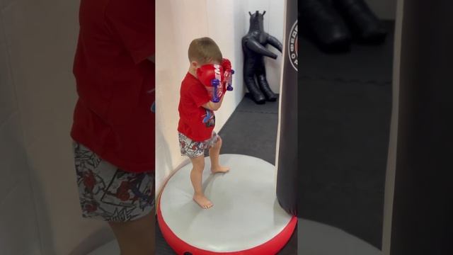 Тренировка по кудо с утяжелителями на руках. Кемерово смотреть онлайн