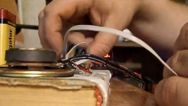 Самодельный приемник на CD2003GP(TA2003) на варикапах, и усилитель на TDA2822 смотреть онлайн