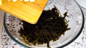 Полезный рецепт салата из морской капусты с яйцами