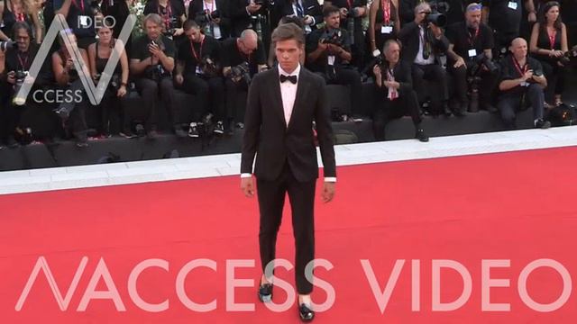 Alessandra Mastronardi, Caroline Daur and more on the red Carpet of J Accuse in Venice смотреть онлайн