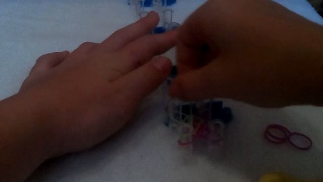 Браслет "Три дорожки" из Raindow Loom. Урок 1. смотреть онлайн