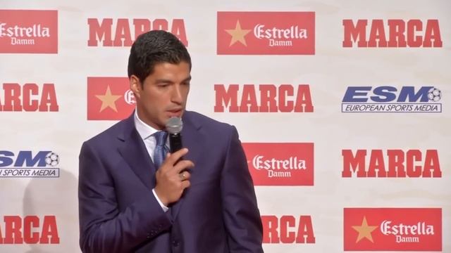 Luis Suárez recibe la Bota de Oro | Gracias por esos 40 goles | FC BARCELONA смотреть онлайн