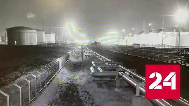 Атака дрона на нефтебазу в Тамани попала на видео - Россия 24 