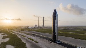 SpaceX переместила "звездолет" на стартовую площадку [новости космоса]