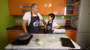 Салат со свеклой, рукколой, сыром и орешками