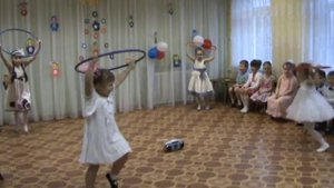 танец на 8 марта в детском саду (Хулахуп)