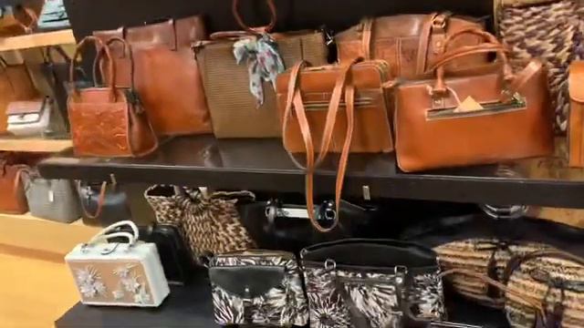 Y173. Несколько брендовых сумок на скидках. Patricia Nash. FOSSIL. Donney&Bourke. FURLA. Ralf LAURE смотреть онлайн