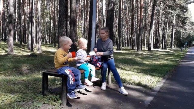 Дети в парке. Гордей и Марья гуляют с мамой. Пикник в парке