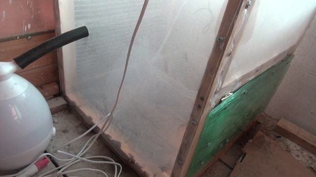Поставил воздухоувлажнитель мухам в садок.