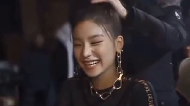 #️Itzy Эту сценy пришлось переснимать ✨✌ смотреть онлайн