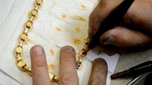 Нательный золотой крест с деревом Эбен и образом иконы Спас Нерукотворный на золотой цепочке 193 гр