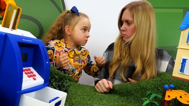 Видео с куклами Леди Баг  Чиби Бражник против Супер Кота!  Игры для детей.