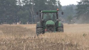 John Deere 8420 дискует рапсовое поле