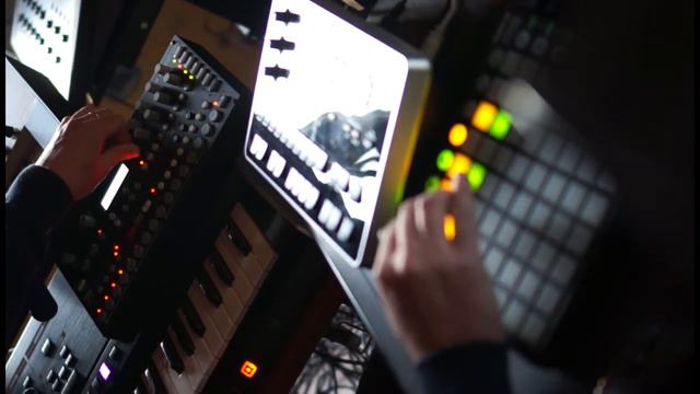 By playing with the Elektron Analog Four смотреть онлайн