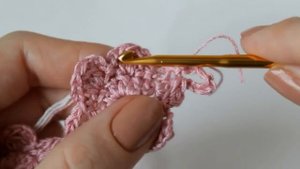 ДЕТСКОЕ ПЛАТЬЕ С АЖУРНОЙ КОКЕТКОЙ ИЗ МОТИВОВ КРЮЧКОМ