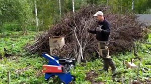Видеоотчет о работе садового измельчителя веток "Дровосек" мод. МР300 (бензиновый двигатель)