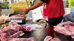 产生误会。阿姨错把臀尖肉当成元宝肉。阿姨，说我这服务的态度太好了。