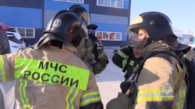 Пожарные Хабаровска отработали действия в случае возгорания в спортивном комплексе