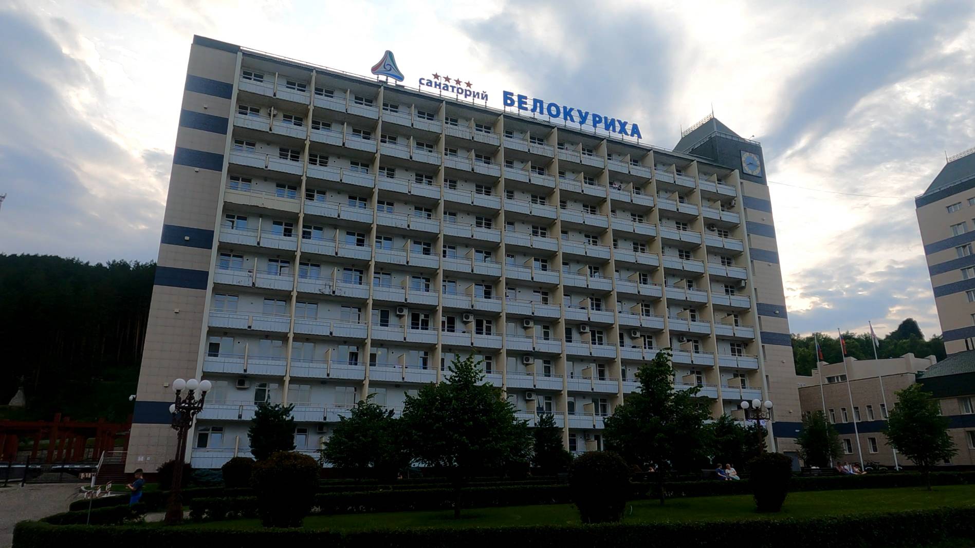 Территория санатория Белокуриха.курорт Белокуриха июнь 2024г.