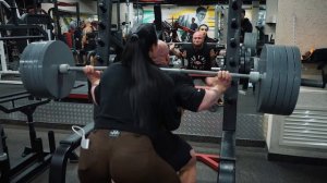 КАК НАКАЧАТЬ БОЛЬШИЕ НОГИ. Плужникова VS Мурат. Зарубились