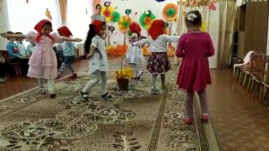 Танец Ягодки рябинки )))