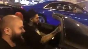 У Тимати новая машина Тимати купил машину.