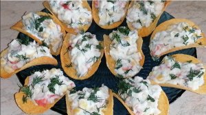 Закуска на чипсах на праздничный стол с крабовыми палочками