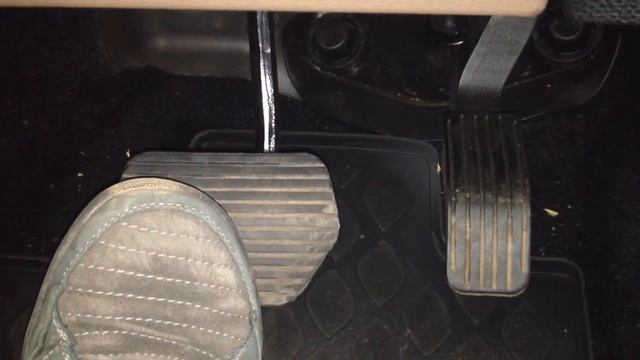 Щелчки при нажатии на педаль тормоза смотреть онлайн